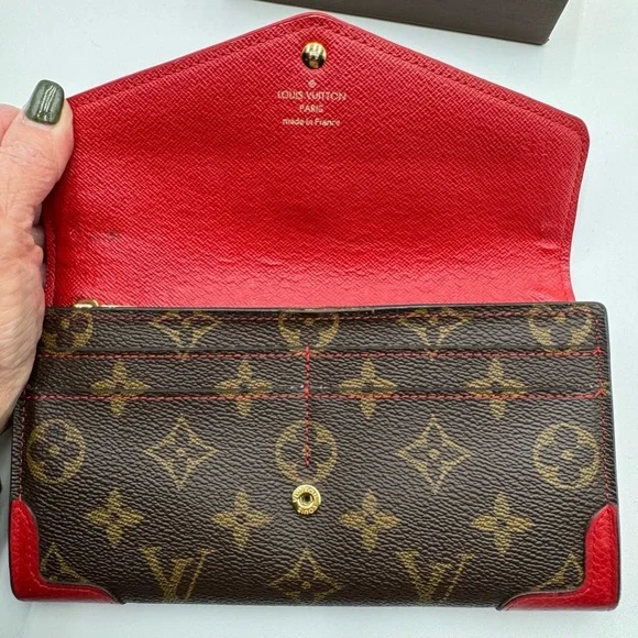 Louis Vuitton - Authentic-Sarah Retiro Mono / Red Trim Long wallet w/ Box - Picture 7 of 15